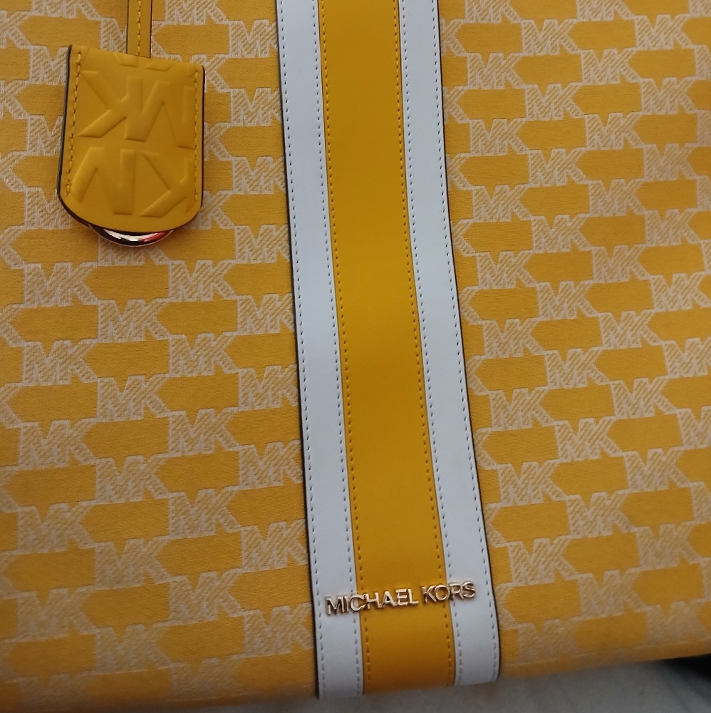 Fabulous Michael Kors Mirella Tote - Picture 3 of 14